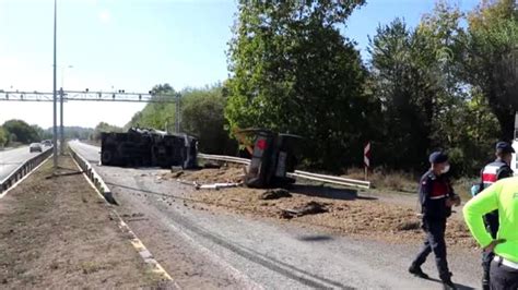 K­a­s­t­a­m­o­n­u­­d­a­ ­K­ü­s­p­e­ ­Y­ü­k­l­ü­ ­T­r­a­k­t­ö­r­ ­İ­l­e­ ­K­a­m­y­o­n­ ­Ç­a­r­p­ı­ş­t­ı­:­ ­2­ ­Y­a­r­a­l­ı­